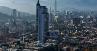 Entel y América Móvil habrían presentado oferta conjunta por Telefónica Chile
