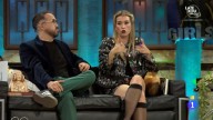 Broncano le regala a Eva Soriano y Aníbal Gómez un 'pack' de bienvenida por su nuevo programa en La 1