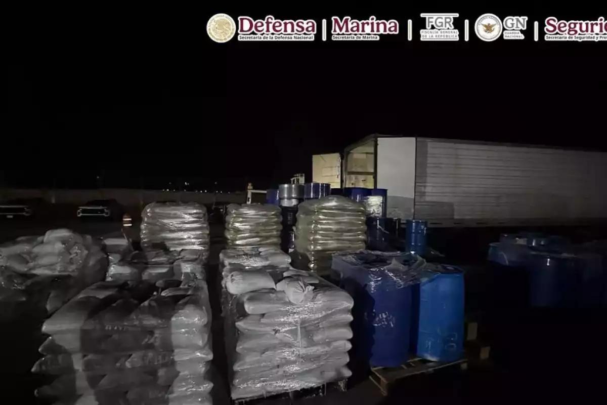 En Durango aseguran más de 13 toneladas y 13 mil 400 litros de precursores para drogas; hay un detenido