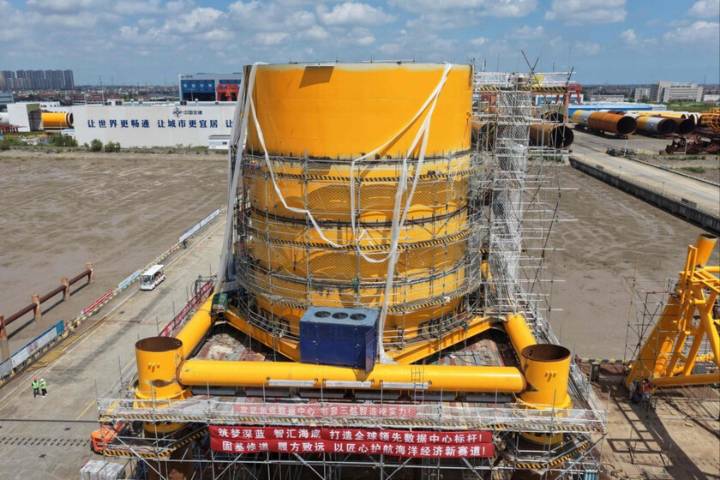 Reducir drásticamente el consumo de los centros de datos es crucial para la IA. Y China ha tenido una idea: sumergirlos en el mar