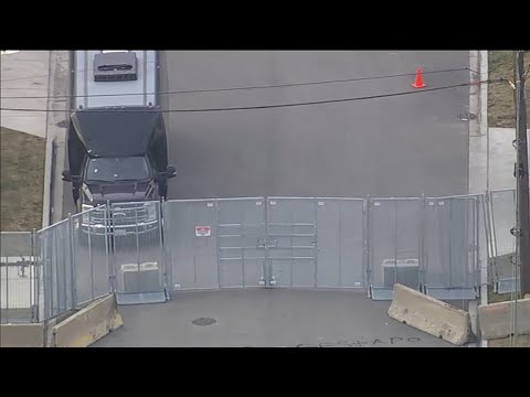 LIVE: IL leaders speak outside Broadview ICE facility