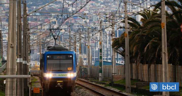 Hombre fue atropellado por tren del Metro de Valparaíso mientras defecaba en las vías férreas