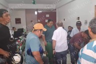 “Ya basta de piratas”: Moto taxistas acorralan a funcionario estatal en Hecelchakán