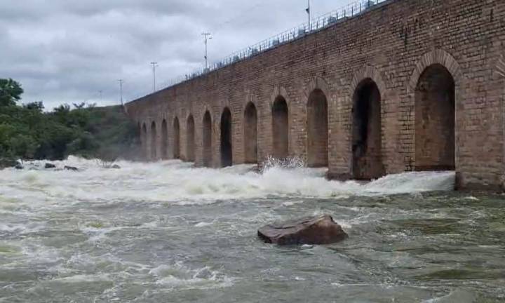 Orange Alert Issued in Hyderabad as Twin Reservoirs Discharge 5,000 Cusecs of Water