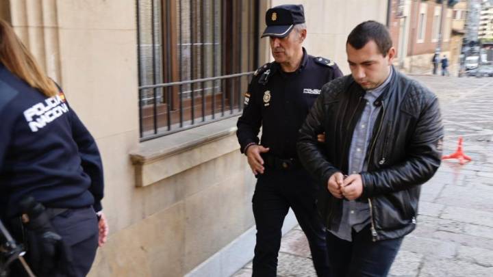 El jurado no duda: culpable por el escalofriante crimen de su madre con 31 puñaladas en Nochebuena