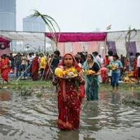 Absence of toxic foam in Indian river cheers Hindu devotees