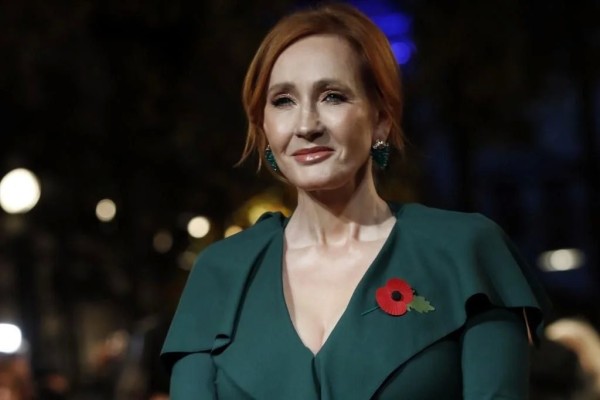 Llama J.K. Rowling 'ignorante' a Emma Watson por tema trans