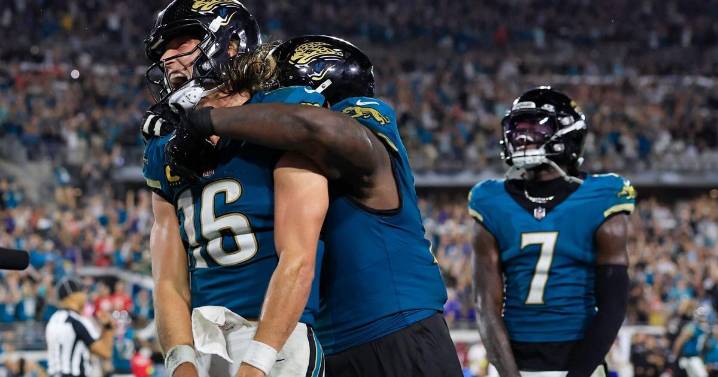 Jaguars Edge Out Chiefs in Thrilling 31