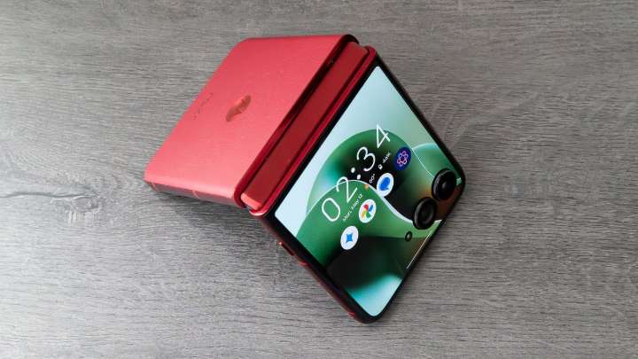 If you want a flip phone in the US, you really only have two main options, and the better one is already on sale. But here's why you still might wanna look at the other option...