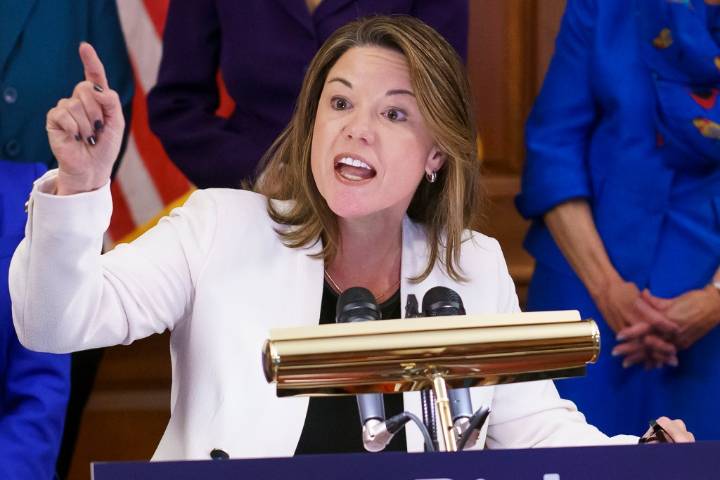 Rep. Angie Craig pushes for military pay during government shutdown