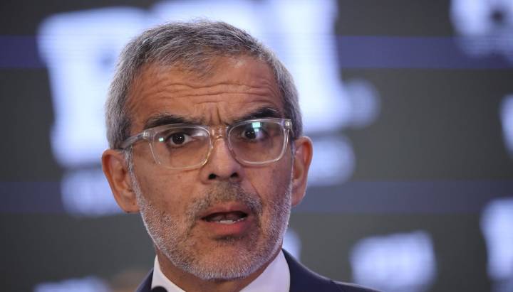 Ministro Cordero advierte al próximo Gobierno en materia de seguridad: "Otra cosa es con guitarra"