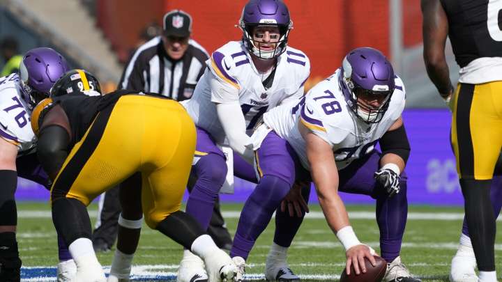 Vikings place center Ryan Kelly on IR