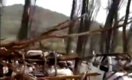El viento derribó árboles y destruyó vehículos en las oficinas de YPF del yacimiento