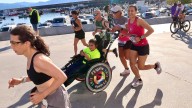 Fisterra despidió con emoción y velocidad el Correndo pola Costa da Morte