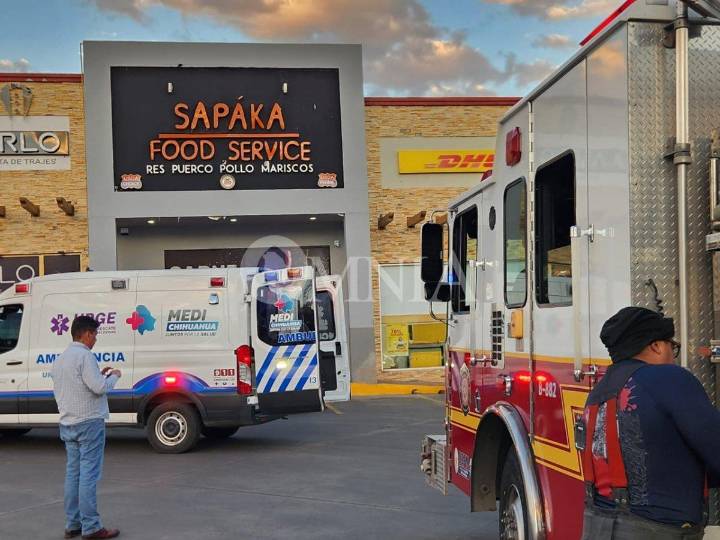 Movilización en DHL de Plaza Cristal por paquete sospechoso que causó intoxicación leve