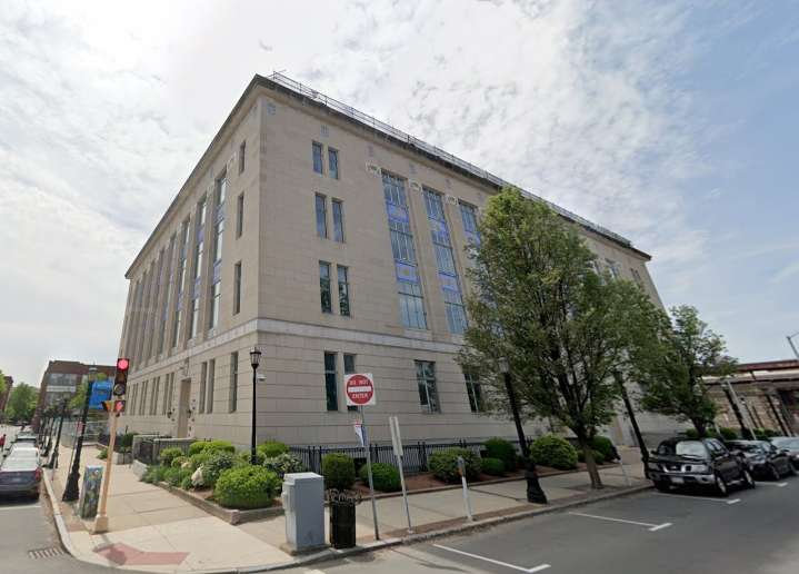 How much cocaine was delivered to the ‘little State House’ office in Springfield?