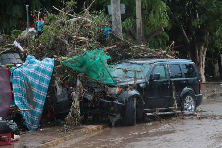 Sube a 42 la cifra de muertos y reportan 27 desaparecidos por tormentas