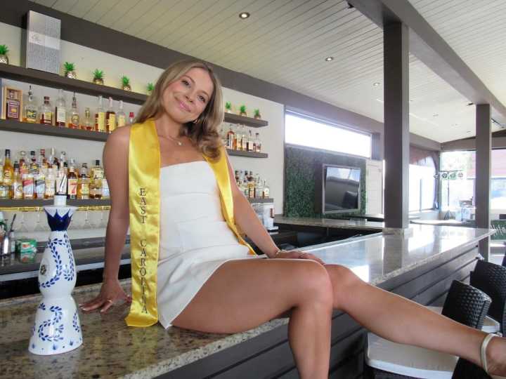 Quién es Taylor Frik, la novia de Trey Yesavage, el pitcher de los Toronto Blue Jays que no pierde ningún juego de la Serie Mundial