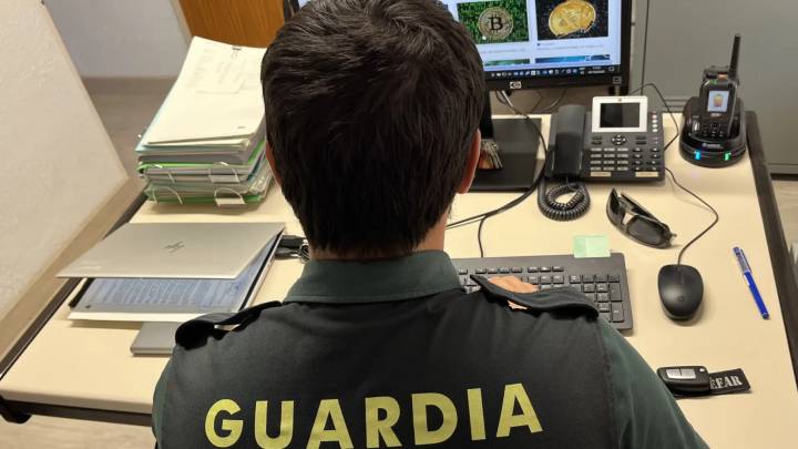 Dos detenidos en Girona y Lleida por estafar más de 25.000 euros en créditos bancarios e inversiones falsas en criptomonedas