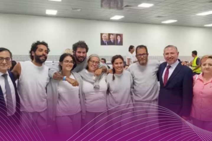 Regresan a México seis integrantes de la Flotilla Global Sumud detenidos en Israel