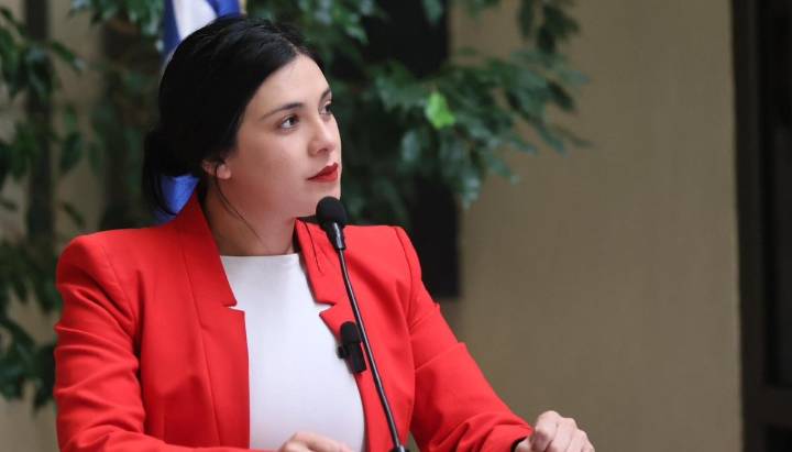 Diputada Cariola ingresa proyecto que exige transparencia total y devolución inmediata de cobros indebidos en cuentas de la luz