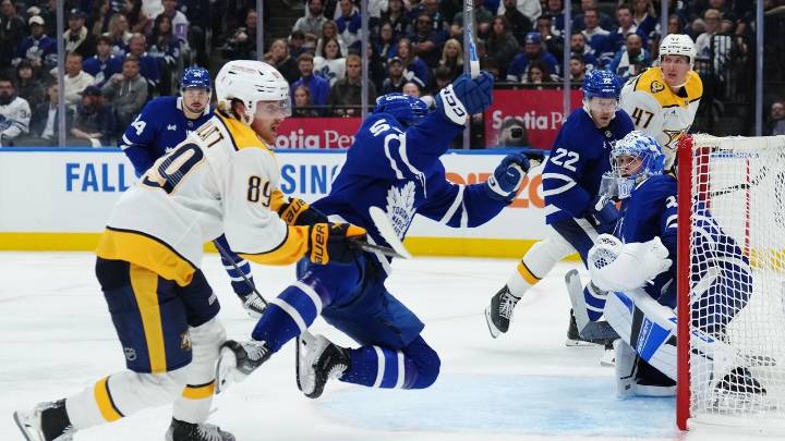 Maple Leafs snap a 2-game losing streak with a 7-4 victory over the Predators