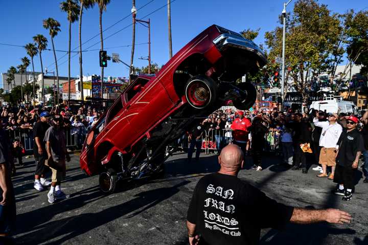 Fotos: desfile de coches lowrider atrae a miles a la Misión en SF