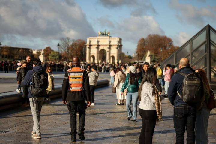 Suspects arrested over the theft of crown jewels from Paris' Louvre museum