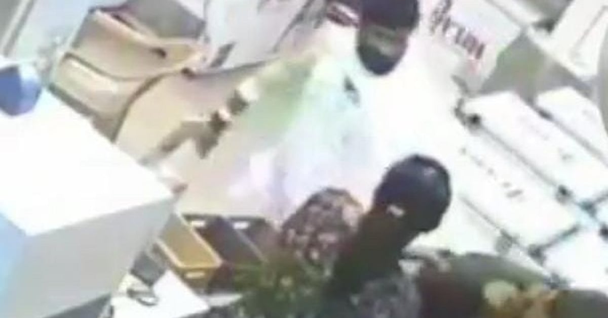 Watch: Rowdy from Bihar attacks Bengaluru shop owner over parking