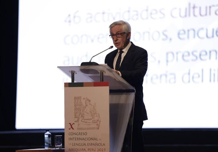Arequipa concluye su volcánico CILE con los puentes rotos entre la RAE y el Cervantes