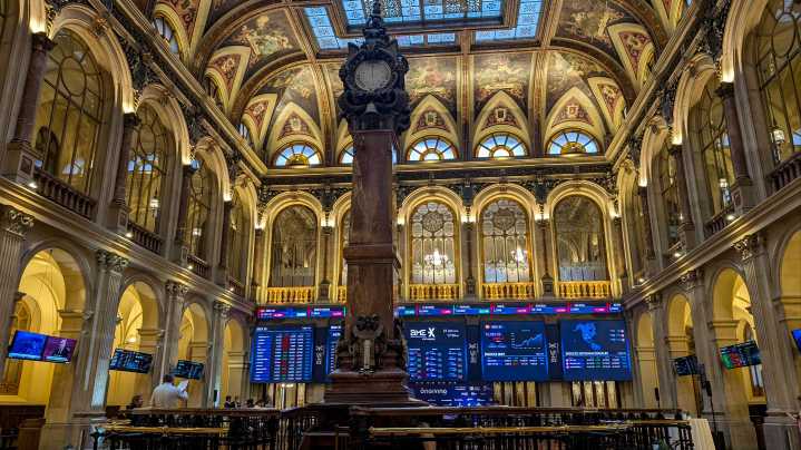 El Ibex 35 roza los 16.000 puntos y bate su máximo histórico 18 años después