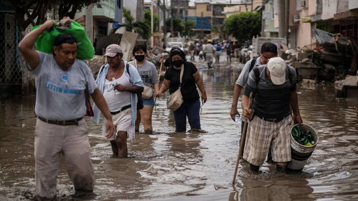A week after floods, swathes of central Mexico reel from devastation