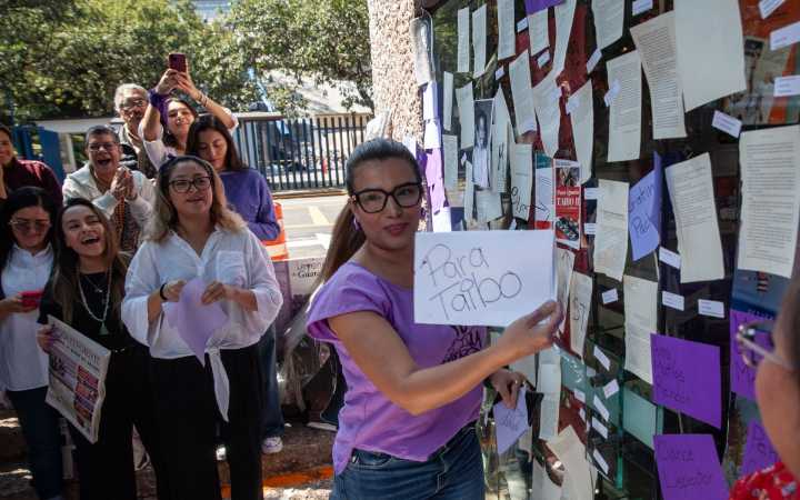 Escritoras exigen destituir a Paco Ignacio Taibo II como director del FCE