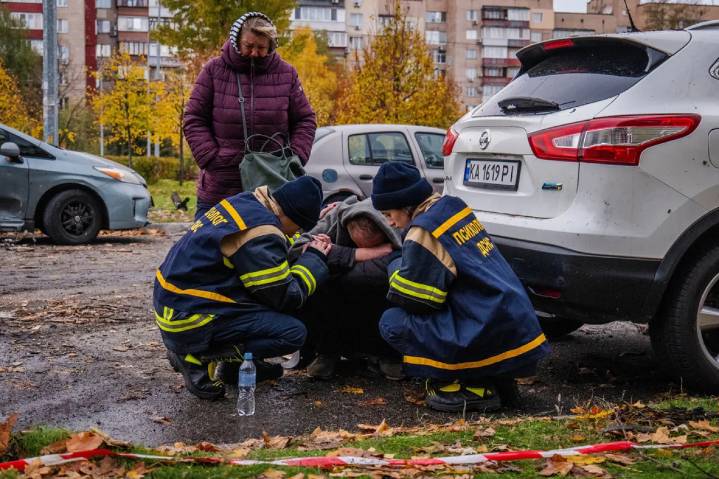 Un ataque de drones rusos mata a 3 personas y hiere a 30 en Kiev