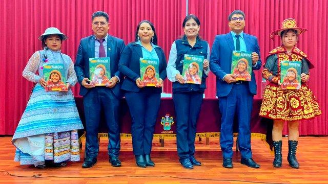 Docentes arequipeños lanzan “Ñawi Ñawicha”, innovador libro para aprender quechua desde cero