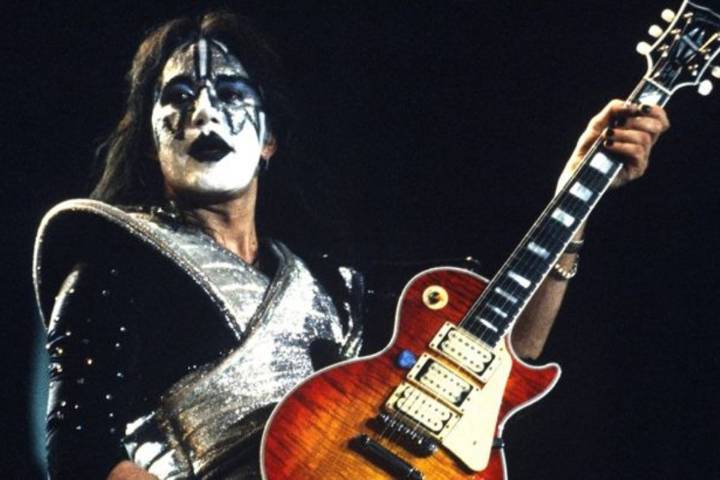 Ace Frehley, ex-guitarrista de Kiss sufre hemorragia cerebral