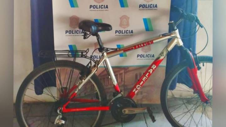 Por las cámaras del COM, capturan a un ladrón que robó una bicicleta