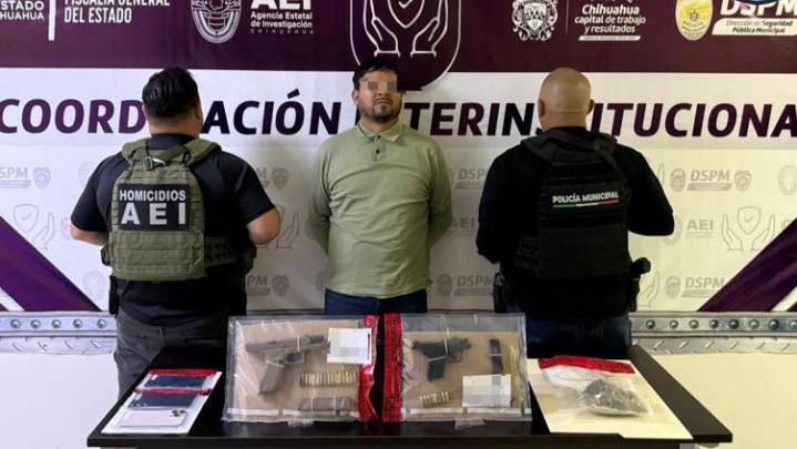 “Revientan” casa en el Saucito; cae con armas y droga