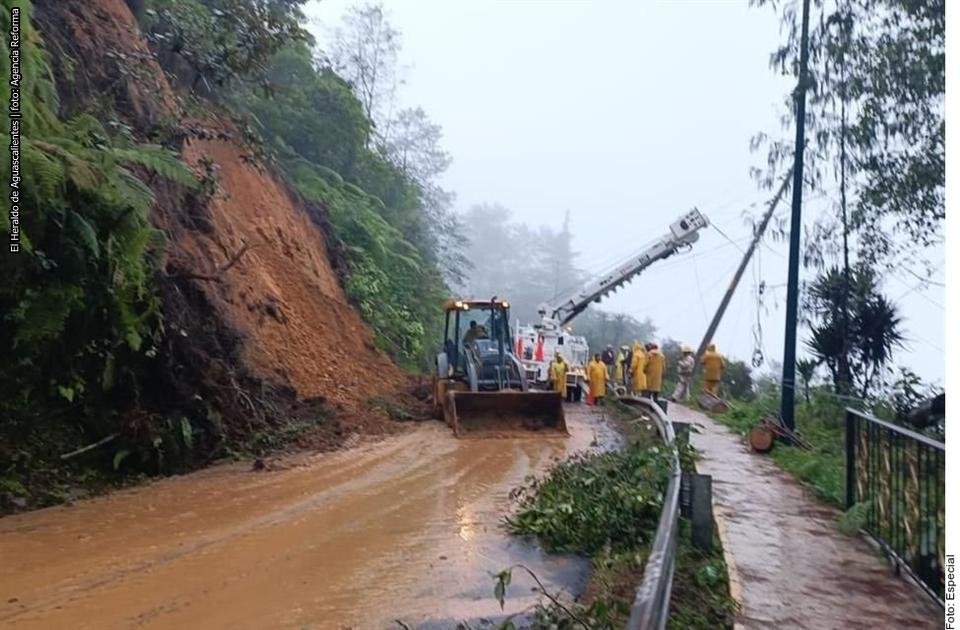 Afectan lluvias 982 km de carreteras en 5 estados