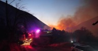 Incendio forestal en Monte Patria quemó tres viviendas y forzó la evacuación de más de 100 personas