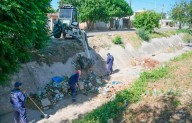 Obras Públicas de la Municipalidad trabaja en forma simultánea en la limpieza de…