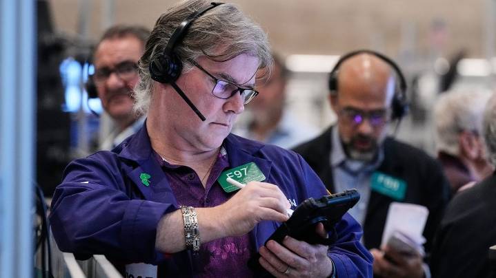 Wall Street rallies to more records as gold's price slumps again