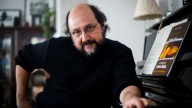 El brasileño Arthur de Faria presenta su libro sobre Elis Regina