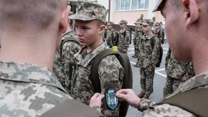 Aumenta la llegada de hombres jóvenes ucranianos a Alemania: mil por semana