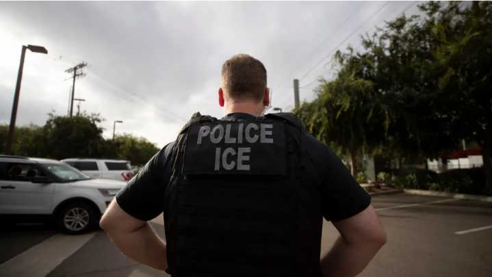 DHS aclara por qué agentes de ICE irrumpieron en un hogar de inmigrantes en Gresham