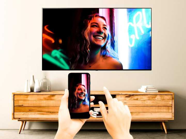 Screen mirroring: proyecta tu móvil en TV con todas estas formas posibles