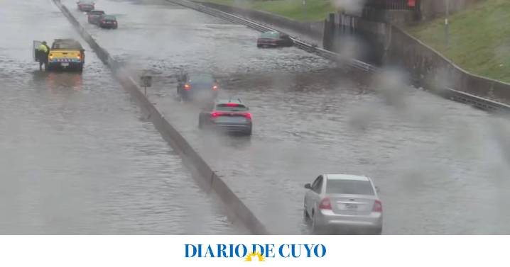 Tormenta en el AMBA: cayeron más de 100 milímetros y hay inundaciones, barrios anegados y miles de usuarios sin luz