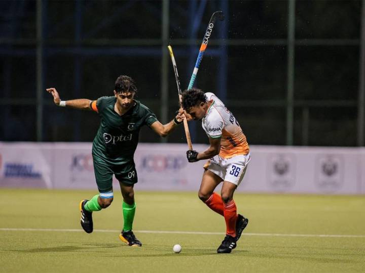 India-Pakistan players shake hands before hockey match in Sultan of Johor Cup in Malaysia