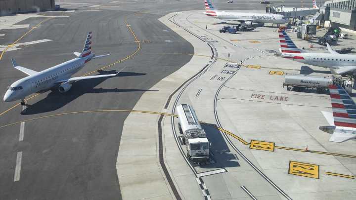 Dos heridos tras el choque entre dos aviones en una pista del aeropuerto LaGuardia de Nueva York