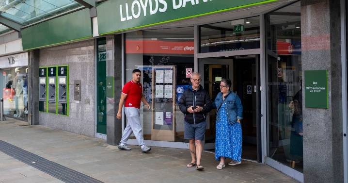 Lloyds bank sets aside another £800million to pay compensation
